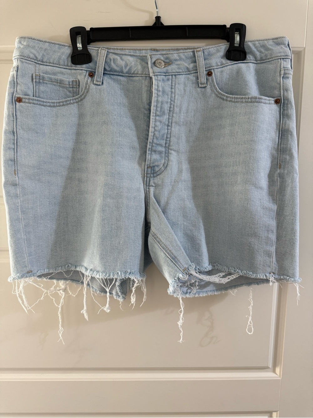 Old Navy O.G. Straight Denim Shorts Size 14 Light Wash High Rise Frayed Hem